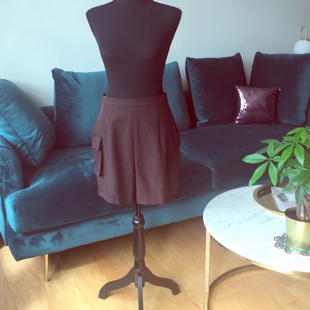 Brown mini skirt with pockets on side.